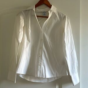 Women’s Brooks Brother fitted collar and cuff button down. White